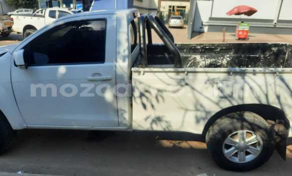Buy Used Isuzu D-MAX White Car in Maputo in Maputo Buy Used Isuzu D-MAX White Car in Maputo in Maputo