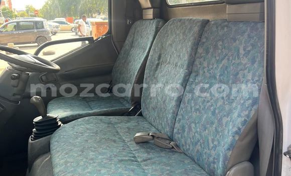 Nunua Ilio tumika Mitsubishi Carisma Nyeupe Gari ndani ya Maputo nchini Maputo Nunua Ilio tumika Mitsubishi Carisma Nyeupe Gari ndani ya Maputo nchini Maputo