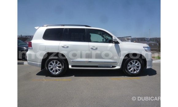 Comprar Importar Toyota Land Cruiser Branco Carro em Import - Dubai em Cabo Delgado Comprar Importar Toyota Land Cruiser Branco Carro em Import - Dubai em Cabo Delgado