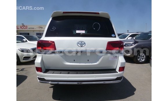 Comprar Importar Toyota Land Cruiser Branco Carro em Import - Dubai em Cabo Delgado Comprar Importar Toyota Land Cruiser Branco Carro em Import - Dubai em Cabo Delgado