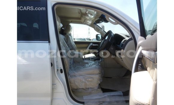 Comprar Importar Toyota Land Cruiser Branco Carro em Import - Dubai em Cabo Delgado Comprar Importar Toyota Land Cruiser Branco Carro em Import - Dubai em Cabo Delgado