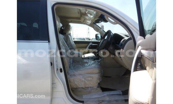 Comprar Importar Toyota Land Cruiser Branco Carro em Import - Dubai em Cabo Delgado Comprar Importar Toyota Land Cruiser Branco Carro em Import - Dubai em Cabo Delgado