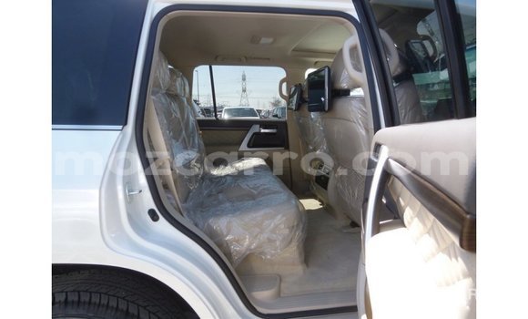 Comprar Importar Toyota Land Cruiser Branco Carro em Import - Dubai em Cabo Delgado Comprar Importar Toyota Land Cruiser Branco Carro em Import - Dubai em Cabo Delgado