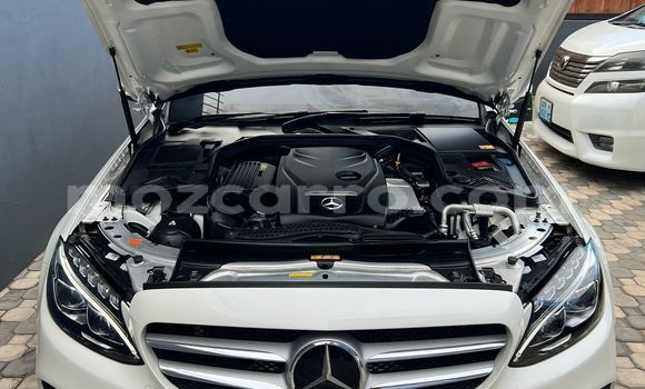 Tenga Tsaru Mercedes-Benz C250 coupe Chena Mota in Maputo in Maputo Tenga Tsaru Mercedes-Benz C250 coupe Chena Mota in Maputo in Maputo