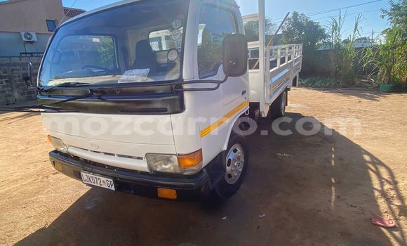 Comprar Usado Nissan UD Branco Caminhão em Xai-Xai em Gaza Comprar Usado Nissan UD Branco Caminhão em Xai-Xai em Gaza