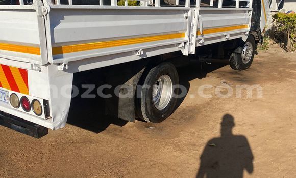 Tenga Tsaru Nissan UD Chena Rori in Xai-Xai in Gaza Tenga Tsaru Nissan UD Chena Rori in Xai-Xai in Gaza