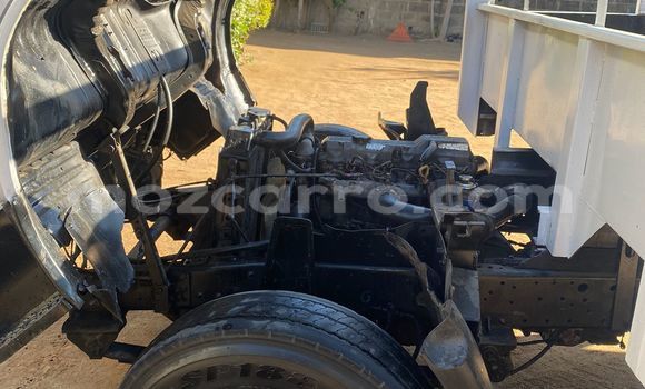 Tenga Tsaru Nissan UD Chena Rori in Xai-Xai in Gaza Tenga Tsaru Nissan UD Chena Rori in Xai-Xai in Gaza