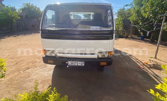 Tenga Tsaru Nissan UD Chena Rori in Xai-Xai in Gaza Tenga Tsaru Nissan UD Chena Rori in Xai-Xai in Gaza