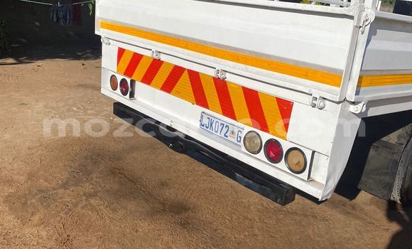 Tenga Tsaru Nissan UD Chena Rori in Xai-Xai in Gaza Tenga Tsaru Nissan UD Chena Rori in Xai-Xai in Gaza