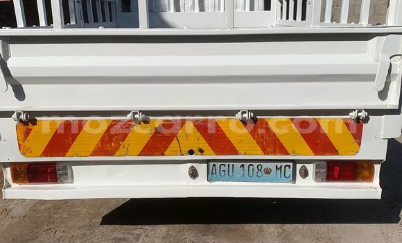 Nunua Ilio tumika Toyota Dyna Nyeupe Gari ndani ya Maputo nchini Maputo Nunua Ilio tumika Toyota Dyna Nyeupe Gari ndani ya Maputo nchini Maputo