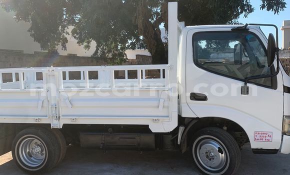 Nunua Ilio tumika Toyota Dyna Nyeupe Gari ndani ya Maputo nchini Maputo Nunua Ilio tumika Toyota Dyna Nyeupe Gari ndani ya Maputo nchini Maputo