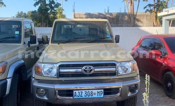 Buy Used Toyota Hilux Brown Car in Maputo in Maputo