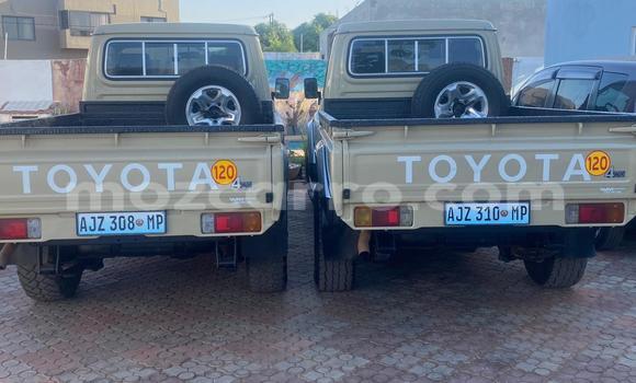 Nunua Ilio tumika Toyota Hilux Brown Gari ndani ya Maputo nchini Maputo Nunua Ilio tumika Toyota Hilux Brown Gari ndani ya Maputo nchini Maputo