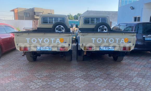 Nunua Ilio tumika Toyota Hilux Brown Gari ndani ya Maputo nchini Maputo Nunua Ilio tumika Toyota Hilux Brown Gari ndani ya Maputo nchini Maputo