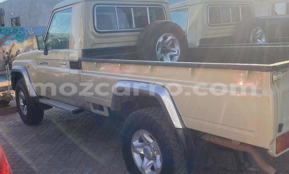Nunua Ilio tumika Toyota Hilux Brown Gari ndani ya Maputo nchini Maputo Nunua Ilio tumika Toyota Hilux Brown Gari ndani ya Maputo nchini Maputo