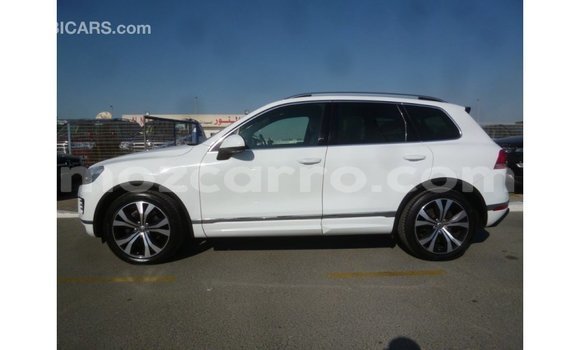 Nunua Imported Volkswagen Touareg Nyeupe Gari ndani ya Import - Dubai nchini Cabo Delgado Nunua Imported Volkswagen Touareg Nyeupe Gari ndani ya Import - Dubai nchini Cabo Delgado