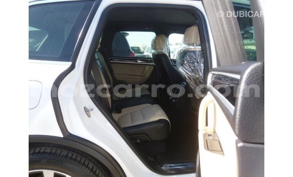 Nunua Imported Volkswagen Touareg Nyeupe Gari ndani ya Import - Dubai nchini Cabo Delgado Nunua Imported Volkswagen Touareg Nyeupe Gari ndani ya Import - Dubai nchini Cabo Delgado