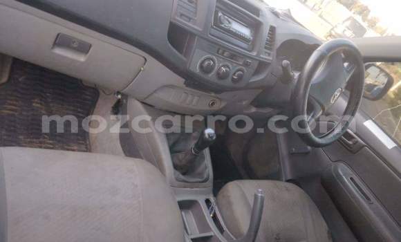 Nunua Ilio tumika Toyota Hilux Nyeupe Gari ndani ya Maputo nchini Maputo Nunua Ilio tumika Toyota Hilux Nyeupe Gari ndani ya Maputo nchini Maputo