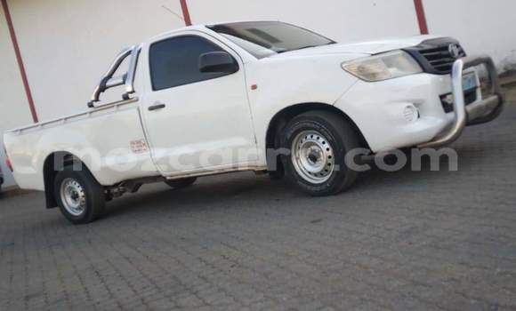 Nunua Ilio tumika Toyota Hilux Nyeupe Gari ndani ya Maputo nchini Maputo Nunua Ilio tumika Toyota Hilux Nyeupe Gari ndani ya Maputo nchini Maputo