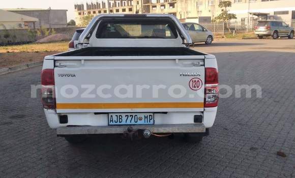 Nunua Ilio tumika Toyota Hilux Nyeupe Gari ndani ya Maputo nchini Maputo Nunua Ilio tumika Toyota Hilux Nyeupe Gari ndani ya Maputo nchini Maputo