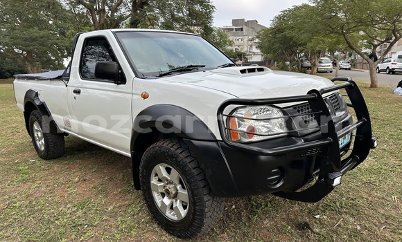 Comprar Novo Nissan Hardbody Branco Carro em Maputo em Maputo