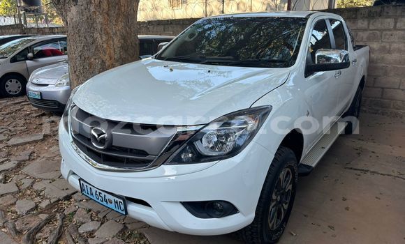 Comprar Usado Mazda BT-50 Branco Carro em Maputo em Maputo Comprar Usado Mazda BT-50 Branco Carro em Maputo em Maputo