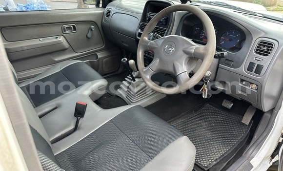 Comprar Usado Nissan Hardbody Branco Carro em Maputo em Maputo Comprar Usado Nissan Hardbody Branco Carro em Maputo em Maputo