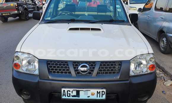 Comprar Usado Nissan Hardbody Branco Carro em Maputo em Maputo