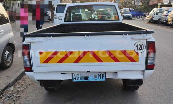 Comprar Usado Nissan Hardbody Branco Carro em Maputo em Maputo Comprar Usado Nissan Hardbody Branco Carro em Maputo em Maputo