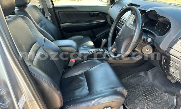 Nunua Ilio tumika Toyota Hilux Fedha Gari ndani ya Maputo nchini Maputo Nunua Ilio tumika Toyota Hilux Fedha Gari ndani ya Maputo nchini Maputo
