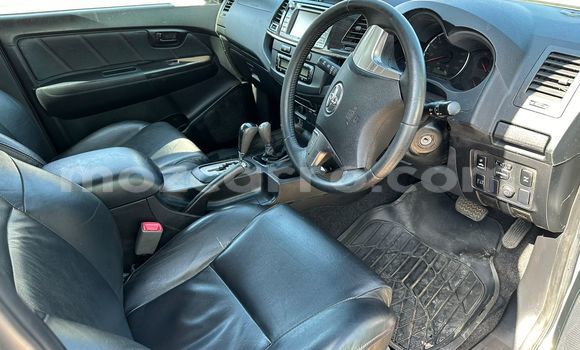 Nunua Ilio tumika Toyota Hilux Fedha Gari ndani ya Maputo nchini Maputo Nunua Ilio tumika Toyota Hilux Fedha Gari ndani ya Maputo nchini Maputo