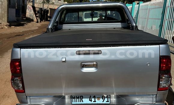Nunua Ilio tumika Toyota Hilux Fedha Gari ndani ya Maputo nchini Maputo Nunua Ilio tumika Toyota Hilux Fedha Gari ndani ya Maputo nchini Maputo