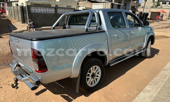 Nunua Ilio tumika Toyota Hilux Fedha Gari ndani ya Maputo nchini Maputo Nunua Ilio tumika Toyota Hilux Fedha Gari ndani ya Maputo nchini Maputo