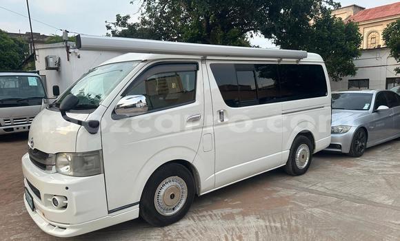 Buy Used Toyota Hiace White Car in Maputo in Maputo Buy Used Toyota Hiace White Car in Maputo in Maputo