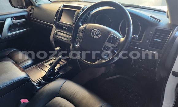 Buy Used Toyota Land Cruiser White Car in Maputo in Maputo Buy Used Toyota Land Cruiser White Car in Maputo in Maputo