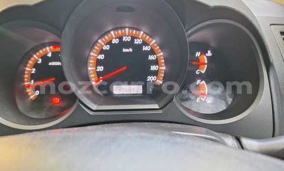 Nunua Ilio tumika Toyota Hilux Nyekundu Gari ndani ya Maputo nchini Maputo Nunua Ilio tumika Toyota Hilux Nyekundu Gari ndani ya Maputo nchini Maputo