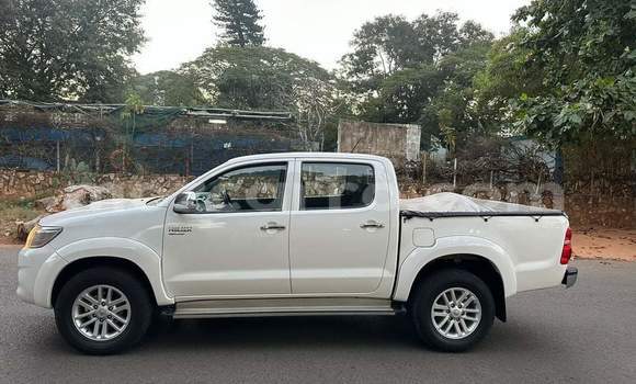 Tenga Tsaru Toyota Hilux Chena Mota in Maputo in Maputo