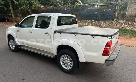 Buy Used Toyota Hilux White Car in Maputo in Maputo