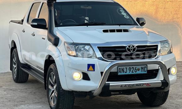 Comprar Usado Toyota Hilux Branco Carro em Maputo em Maputo
