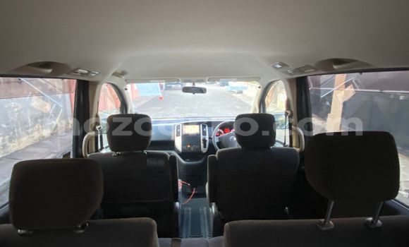 Comprar Usado Nissan Serena Prata Carro em Maputo em Maputo Comprar Usado Nissan Serena Prata Carro em Maputo em Maputo