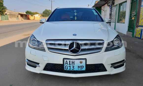 Comprar Usado Mercedes-Benz C-Classe Branco Carro em Maputo em Maputo