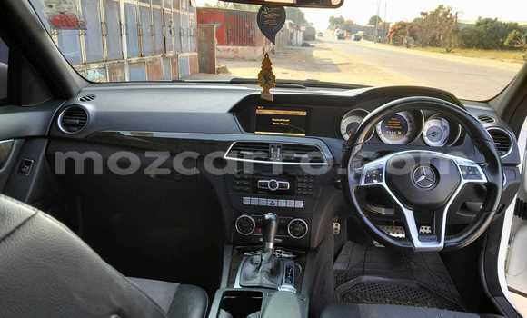 Tenga Tsaru Mercedes-Benz C-Classe Chena Mota in Maputo in Maputo Tenga Tsaru Mercedes-Benz C-Classe Chena Mota in Maputo in Maputo