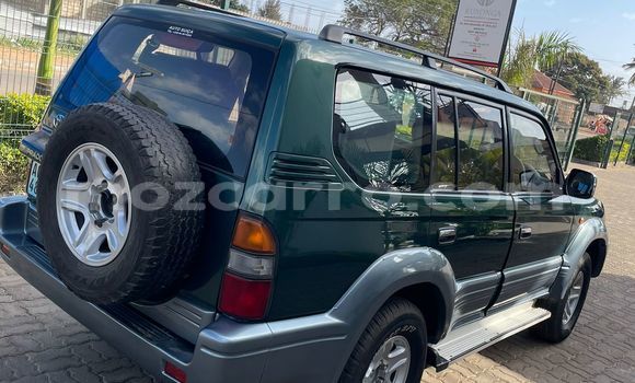 Nunua Ilio tumika Toyota Land Cruiser Prado Kijani Gari ndani ya Maputo nchini Maputo Nunua Ilio tumika Toyota Land Cruiser Prado Kijani Gari ndani ya Maputo nchini Maputo
