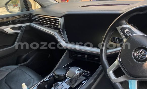 Buy Used Volkswagen Touran Silver Car in Maputo in Maputo Buy Used Volkswagen Touran Silver Car in Maputo in Maputo