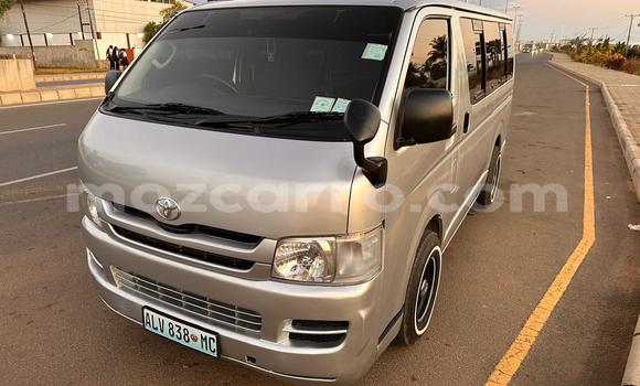 Comprar Usado Toyota Hiace Prata Carro em Maputo em Maputo