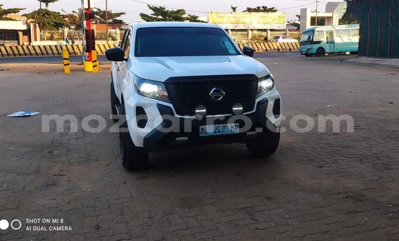 Buy Used Nissan Navara White Car in Maputo in Maputo