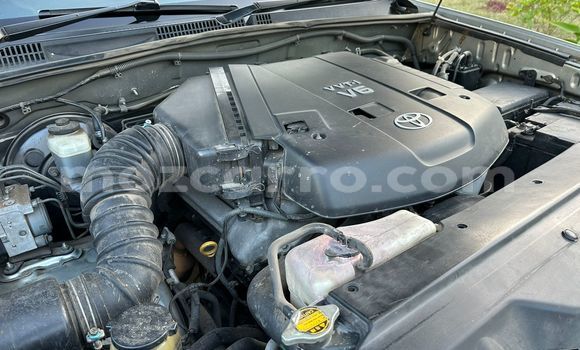 Nunua Ilio tumika Toyota Land Cruiser Prado Fedha Gari ndani ya Maputo nchini Maputo Nunua Ilio tumika Toyota Land Cruiser Prado Fedha Gari ndani ya Maputo nchini Maputo