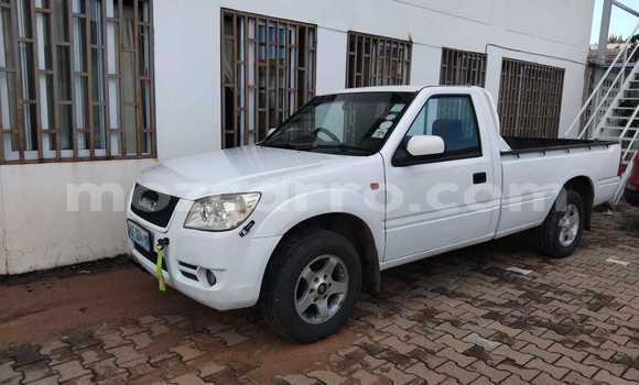 Tenga Tsaru Isuzu Axiom Chena Mota in Maputo in Maputo