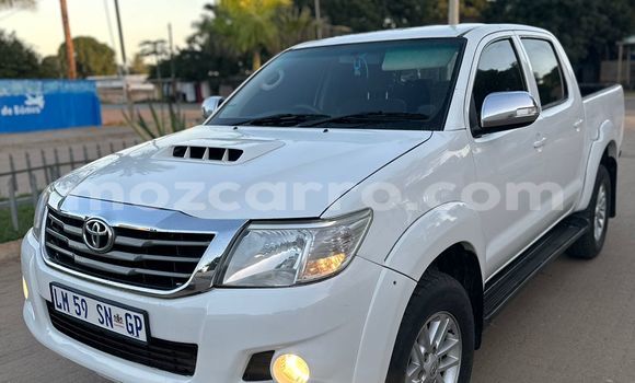 Comprar Usado Toyota Hilux Branco Carro em Maputo em Maputo