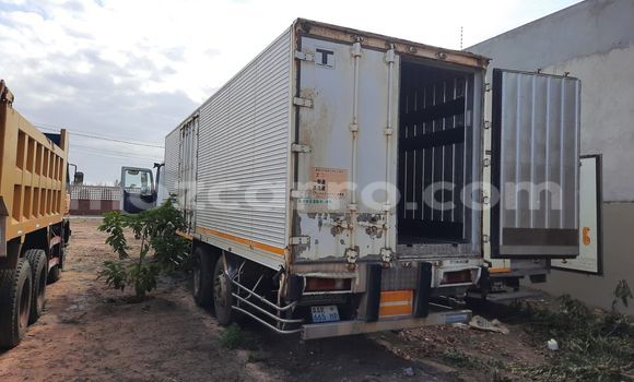 Tenga Tsaru Mercedes-Benz 740Li Chena Mota in Maputo in Maputo Tenga Tsaru Mercedes-Benz 740Li Chena Mota in Maputo in Maputo